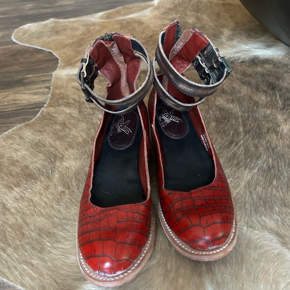 Maribel RED crock ankle strap bootie. Size 9